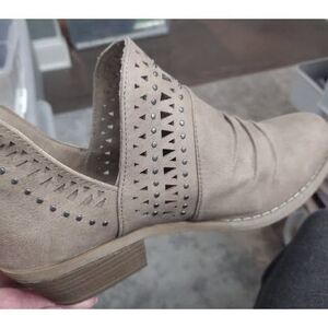 Women's Taupe Darly Ankle Boot size 7.5 by Report Footwear